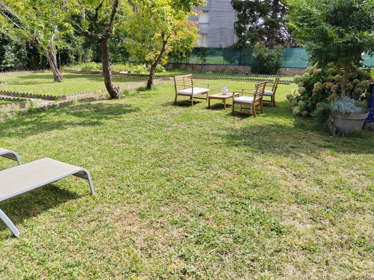 Hotel Emplacement Nu Sur Bayonne Pour Tentes Dans Jardin Clos Et Prive Exterior foto